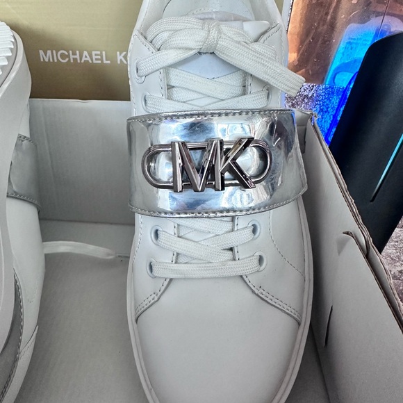 NEW Michael Kors Sneakers Size 7 - Picture 8 of 9